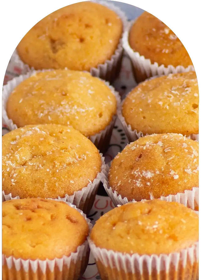 Gros plan sur des gateaux faits maison du buffet à volonté